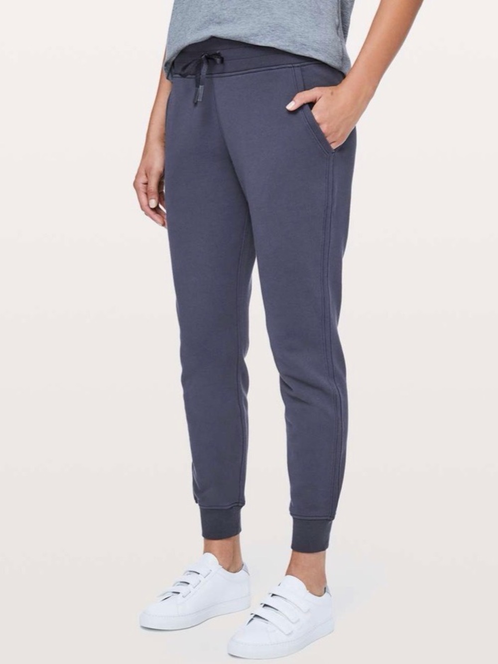 Lululemon Warm Down Jogger II *28"
Cadet Blue Size 6 ORG RETAIL $98